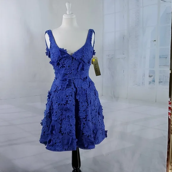 Nicole Miller blue 3D lace dress - Picture 2 of 9